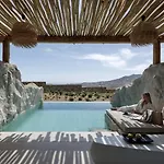 Whiteart Aparthotel 4*