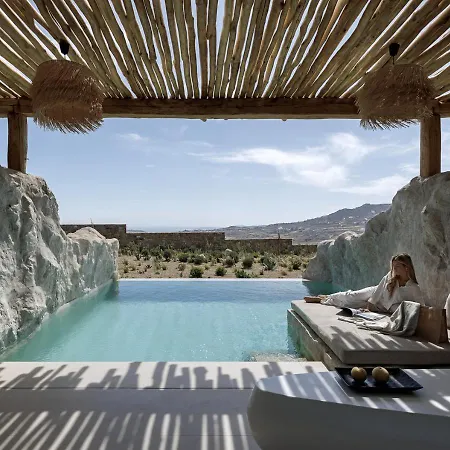 Whiteart Aparthotel 4*