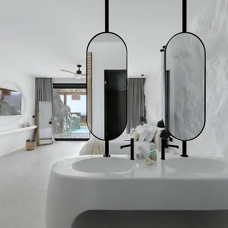 Whiteart Aparthotel 4*