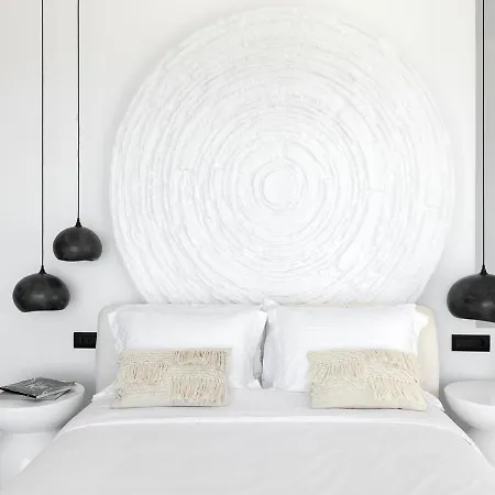 Whiteart Aparthotel 4*