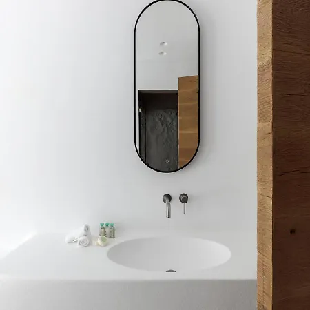 Whiteart Aparthotel 4*