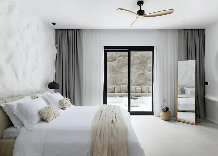 מלון דירות Whiteart 4*