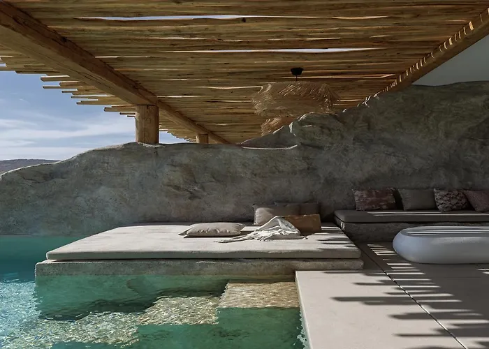 מלון דירות Whiteart 4*