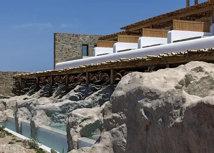 Whiteart מלון דירות 4*