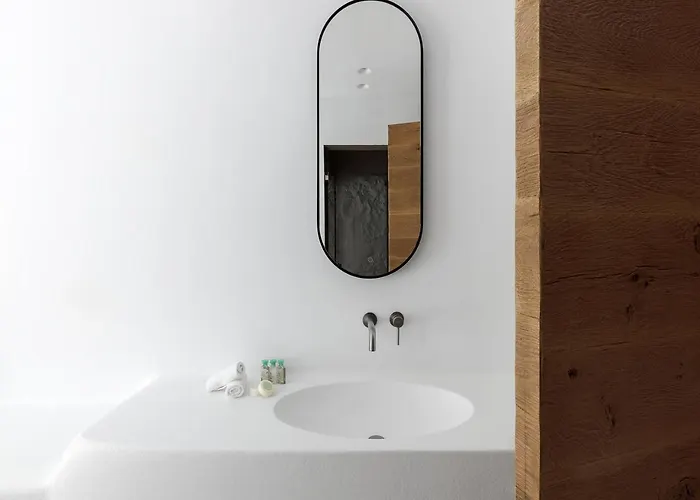 Whiteart Apartahotel 4*