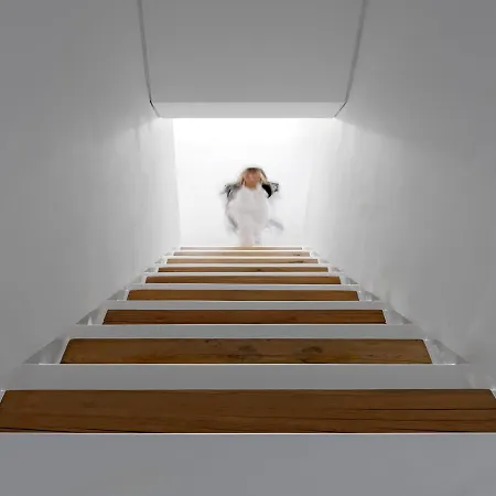 מלון דירות Whiteart 4*