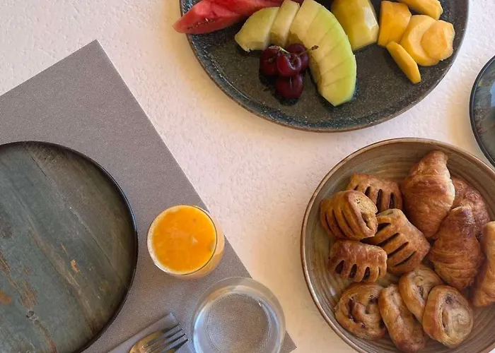 Whiteart Aparthotel 4*